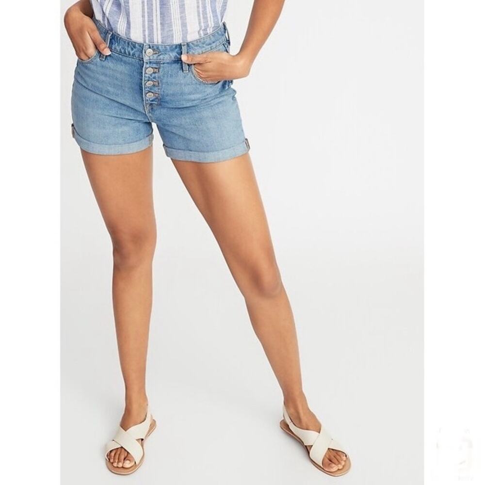 Old Navy Light Blue Denim Button-Fly Roll-Hem Shorts Size 8.